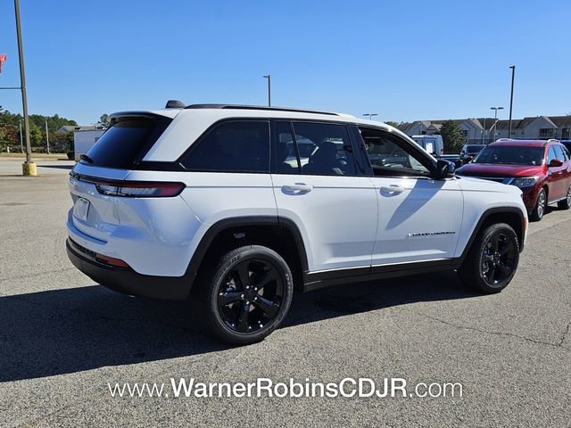 New 2025 Jeep Grand Cherokee Altitude image 13