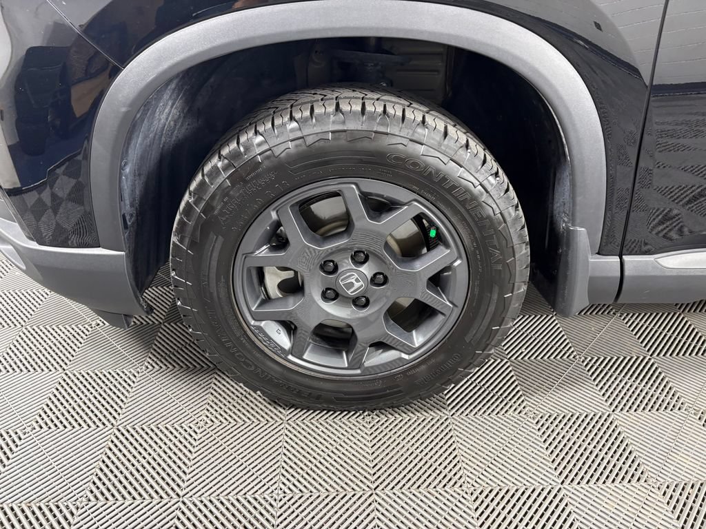 Used 2025 Honda Pilot TrailSport image 10
