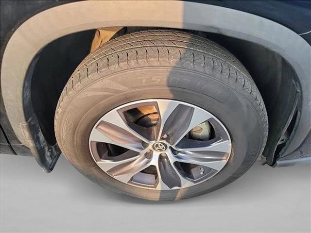 Used 2023 Toyota Highlander XLE image 9