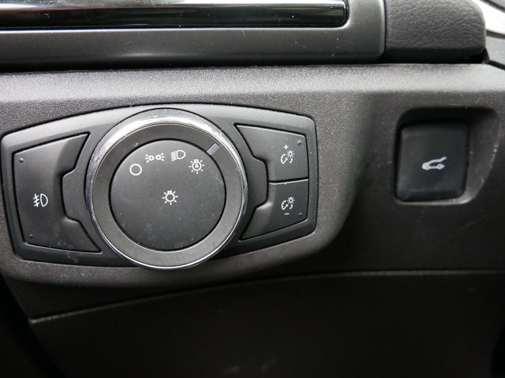 Used 2015 Ford Fusion SE w/ Equipment Group 201A image 22