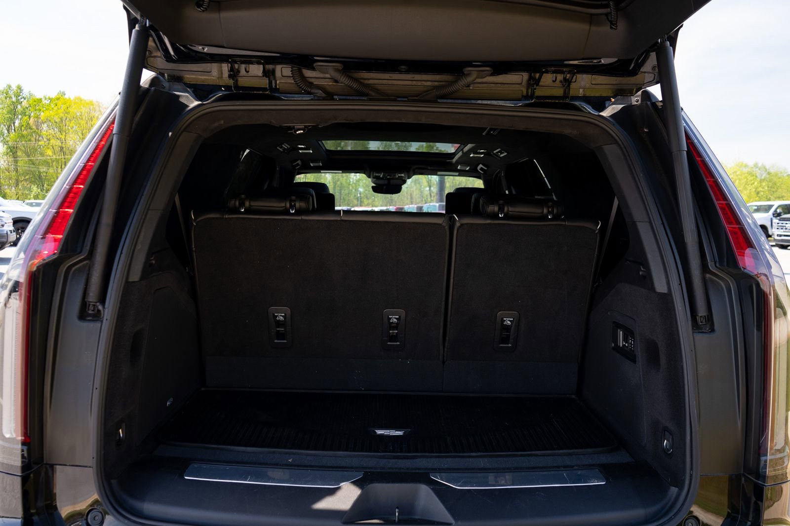 Used 2023 Cadillac Escalade V AWD/4WD image 18