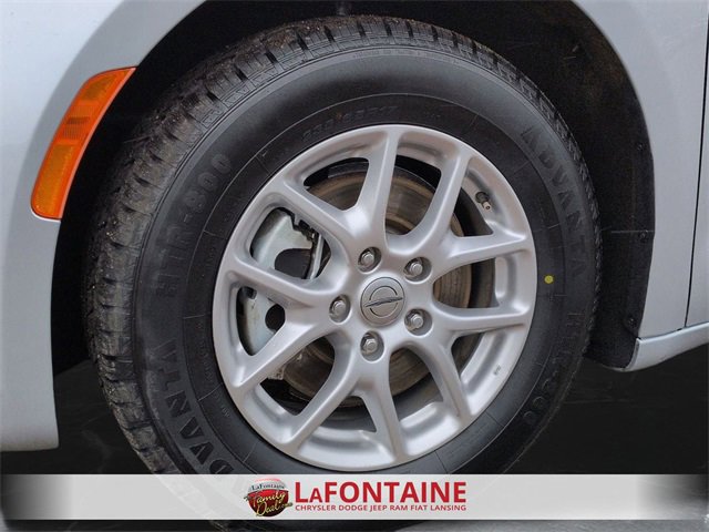 Certified 2024 Chrysler Pacifica Touring-L image 31