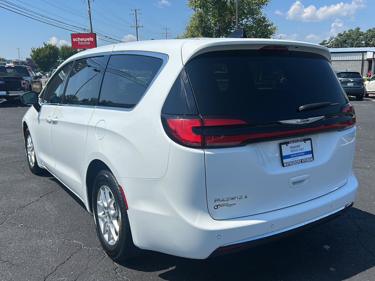 Used 2025 Chrysler Pacifica Select FWD image 5