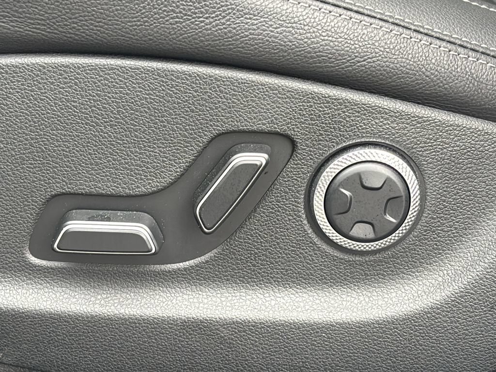 Certified 2026 Genesis GV70 2.5T AWD/4WD image 15