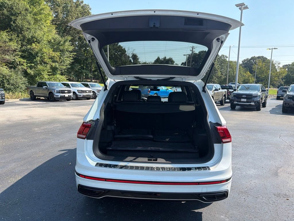 Used 2023 Volkswagen Tiguan SE R-Line FWD image 11