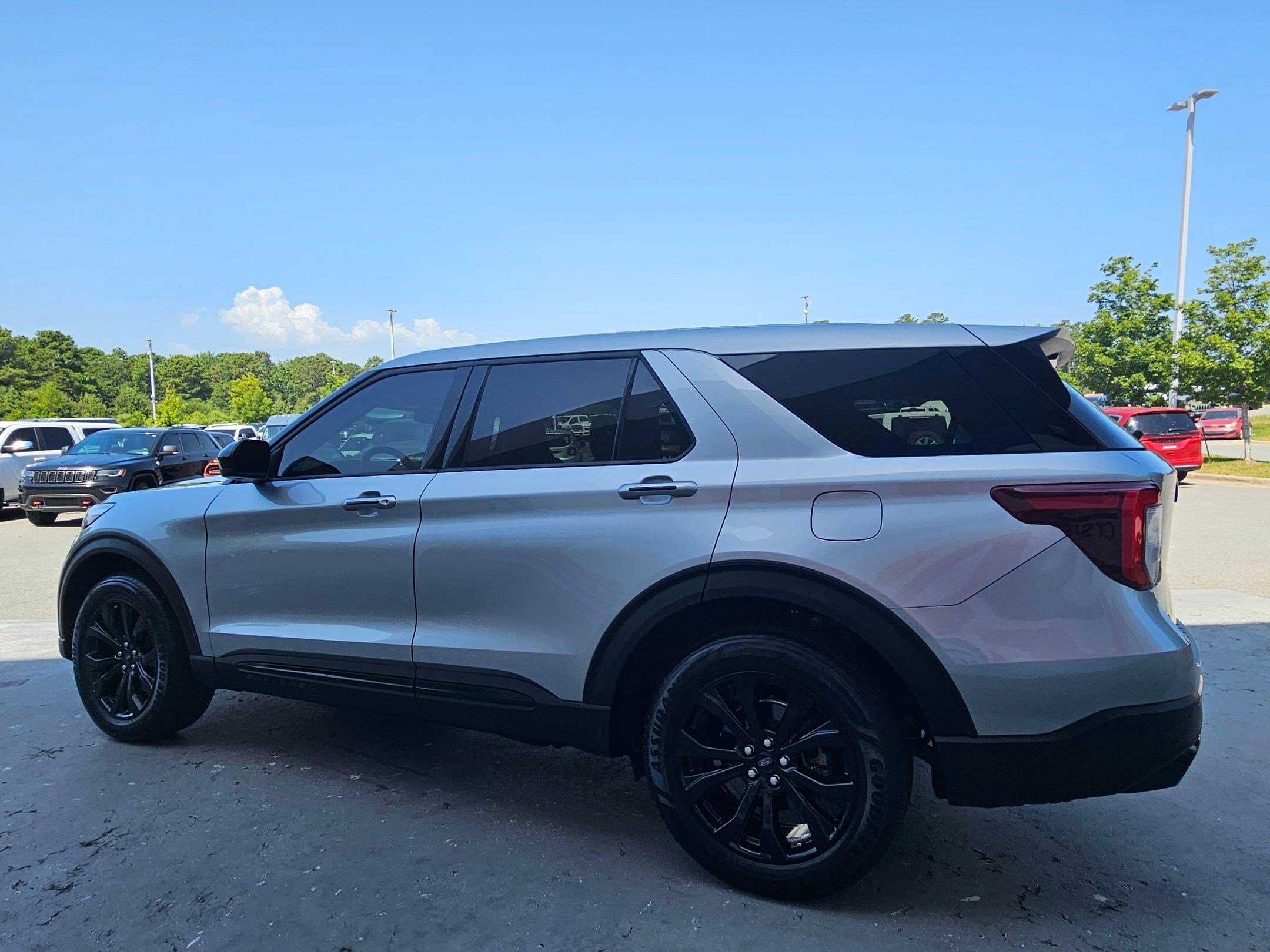 Used 2022 Ford Explorer ST AWD/4WD image 5