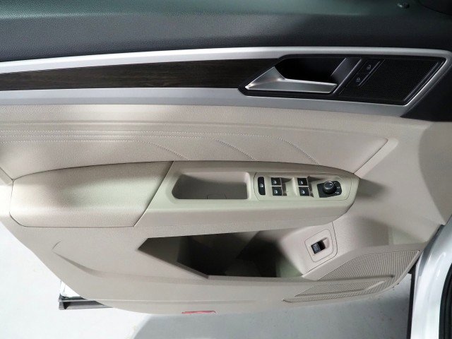 Used 2023 Volkswagen Atlas SE w/ Technology Package image 53