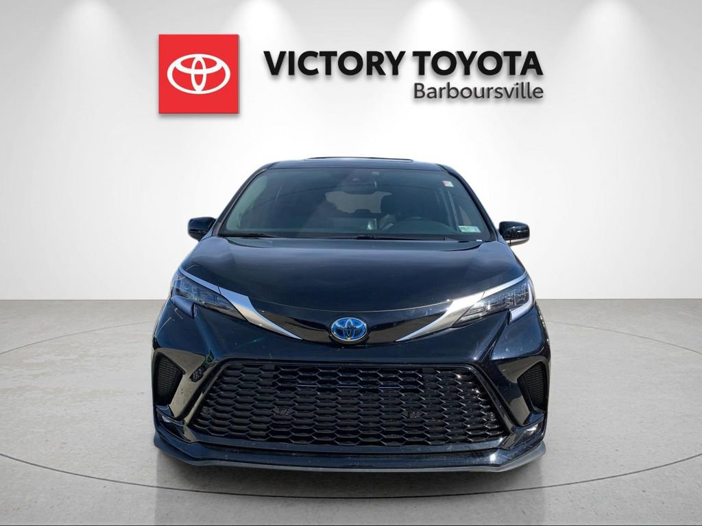 Used 2024 Toyota Sienna XSE w/ XSE Plus Package image 8