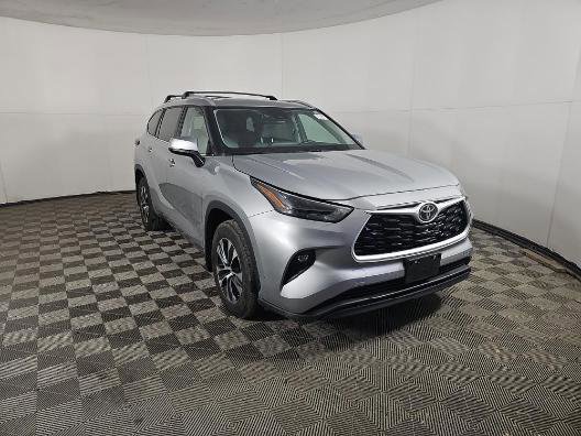 Used 2024 Toyota Highlander XLE image 1