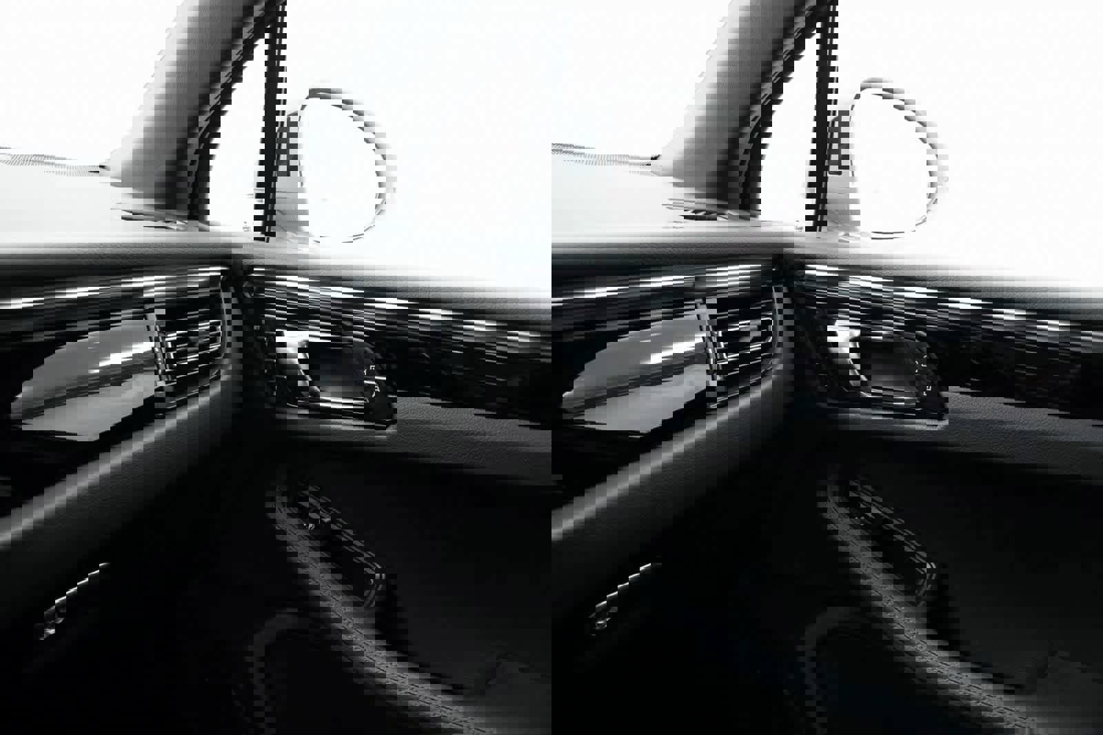 Certified 2025 Porsche Macan S image 23