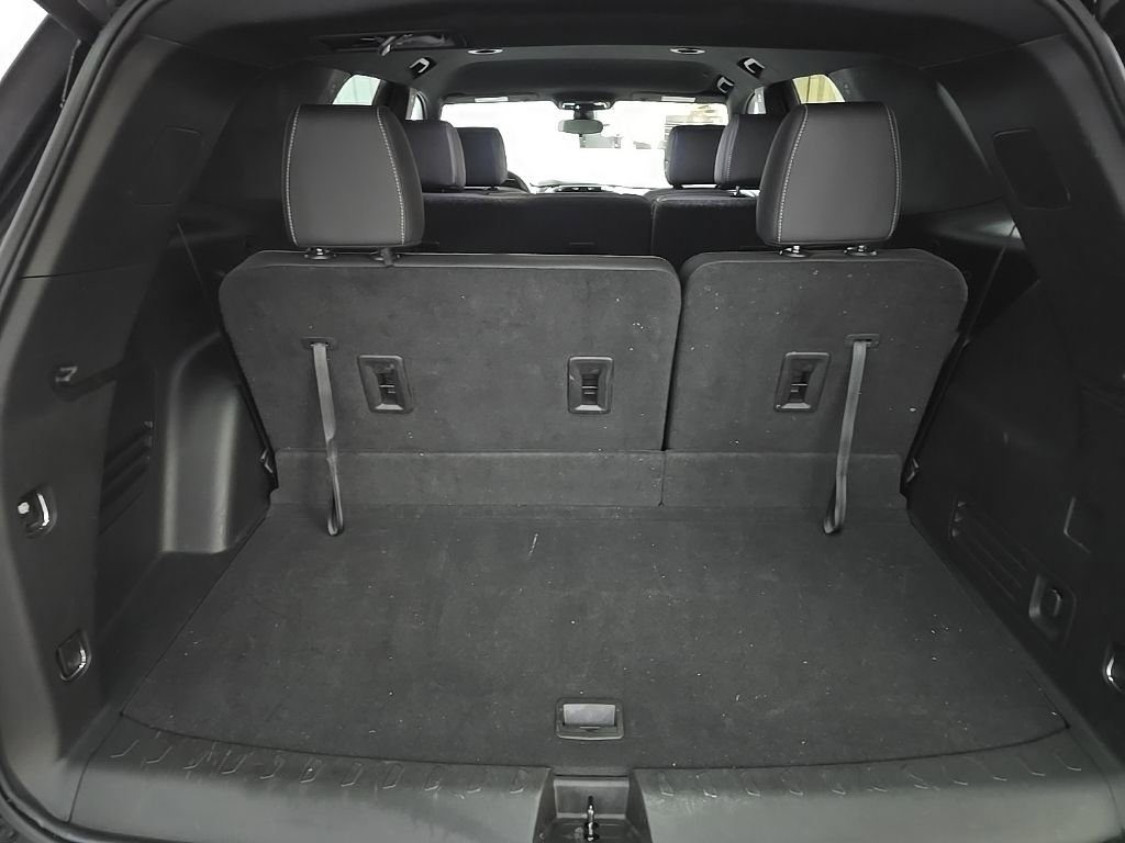 Used 2023 Chevrolet Traverse LT image 11