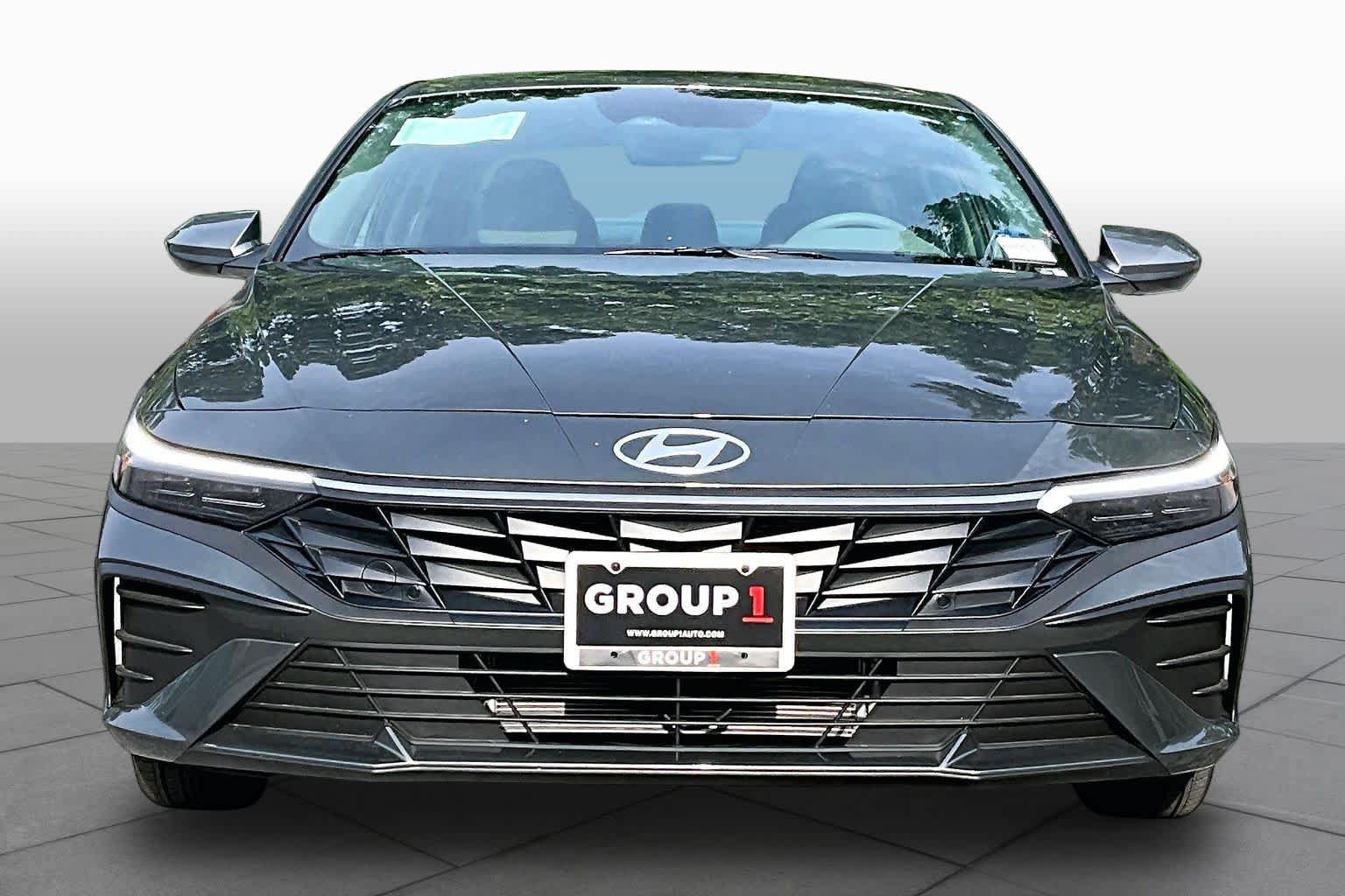 New 2026 Hyundai Elantra Hybrid FWD image 3