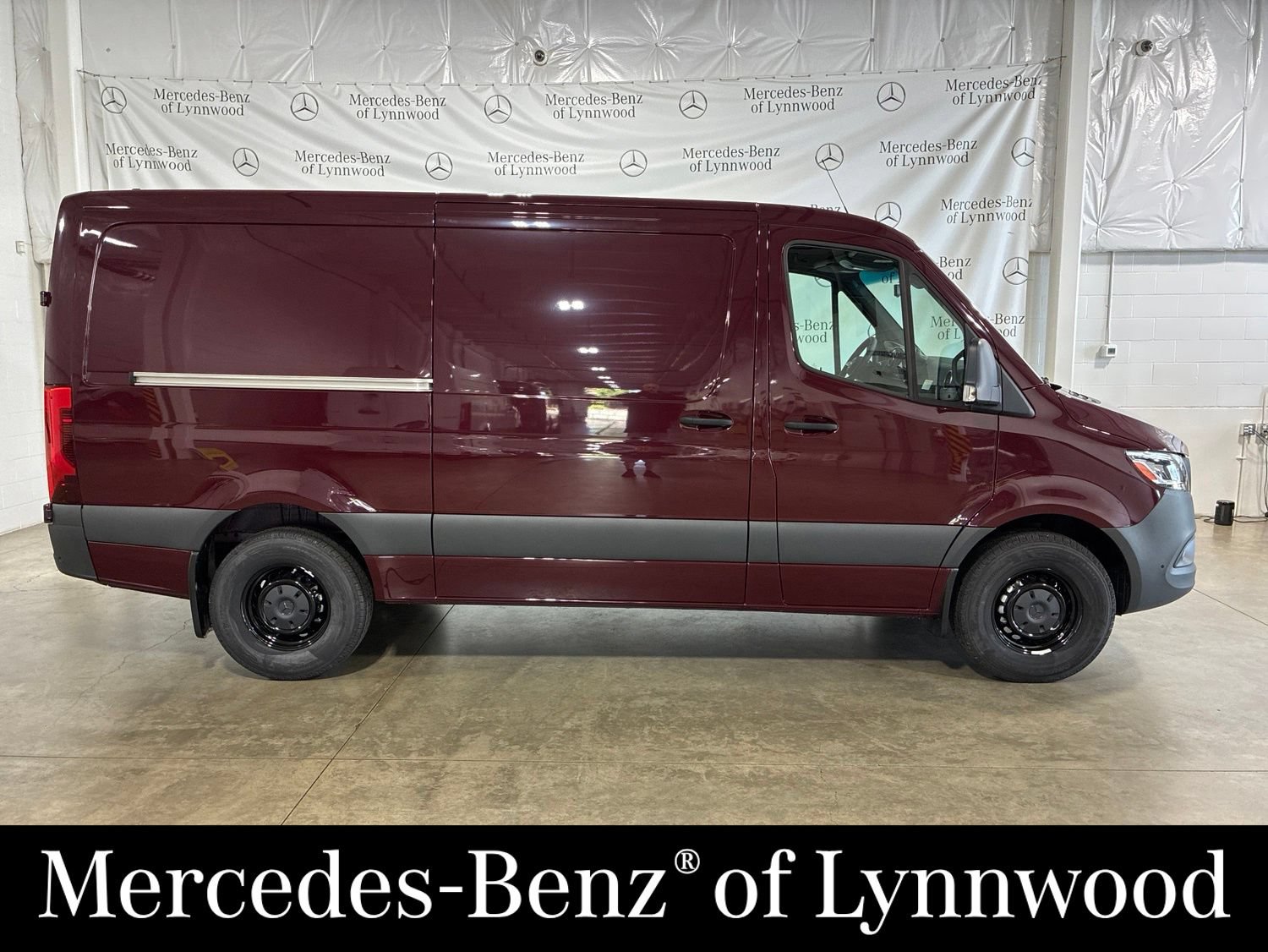 Used 2025 Mercedes-Benz Sprinter 2500 image 3
