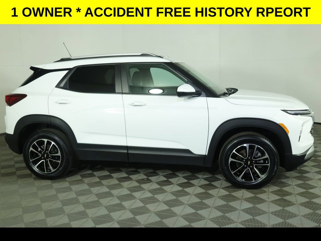 Used 2024 Chevrolet TrailBlazer LT image 2