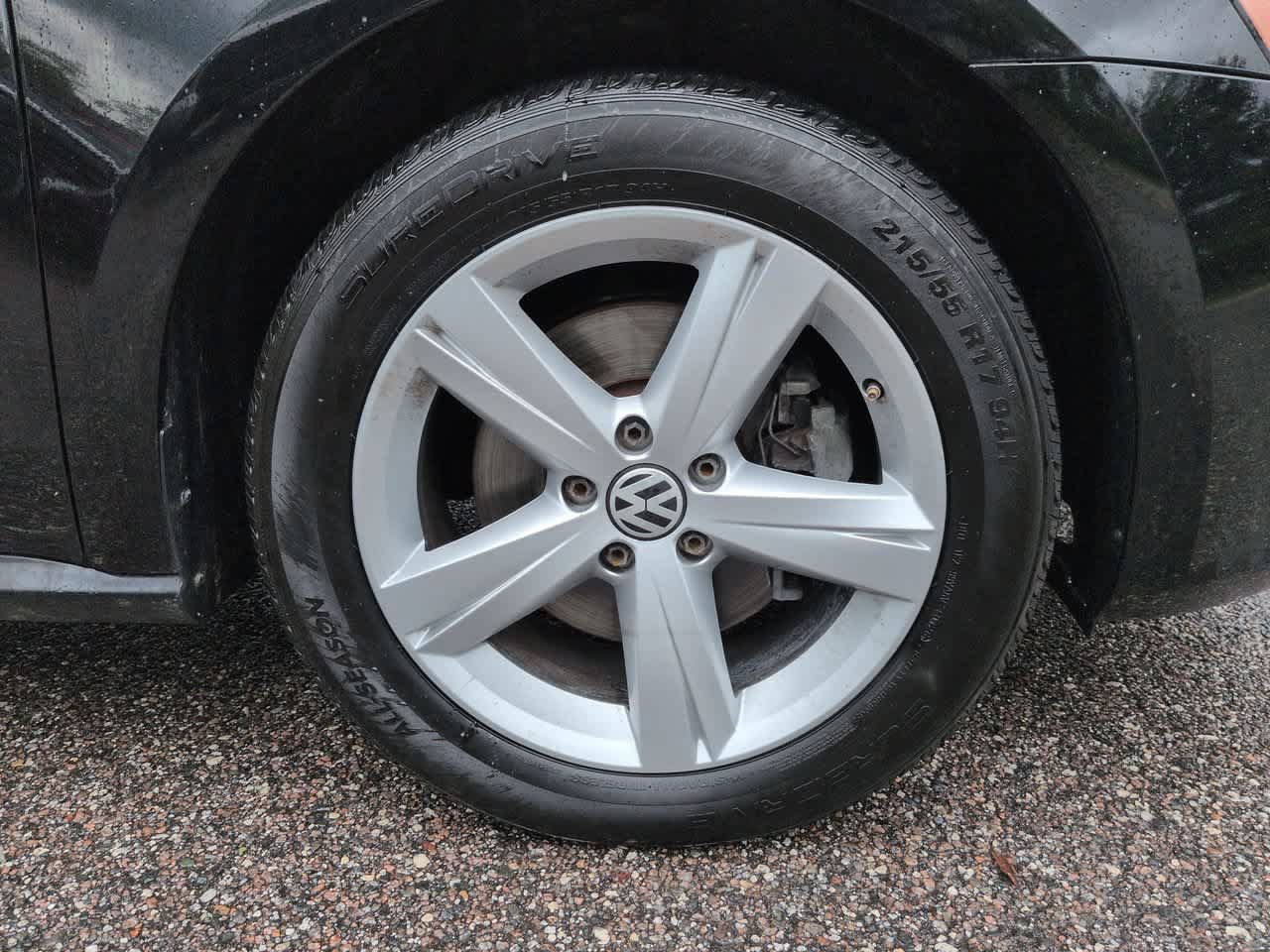 Used 2015 Volkswagen Passat 1.8T SE FWD image 11