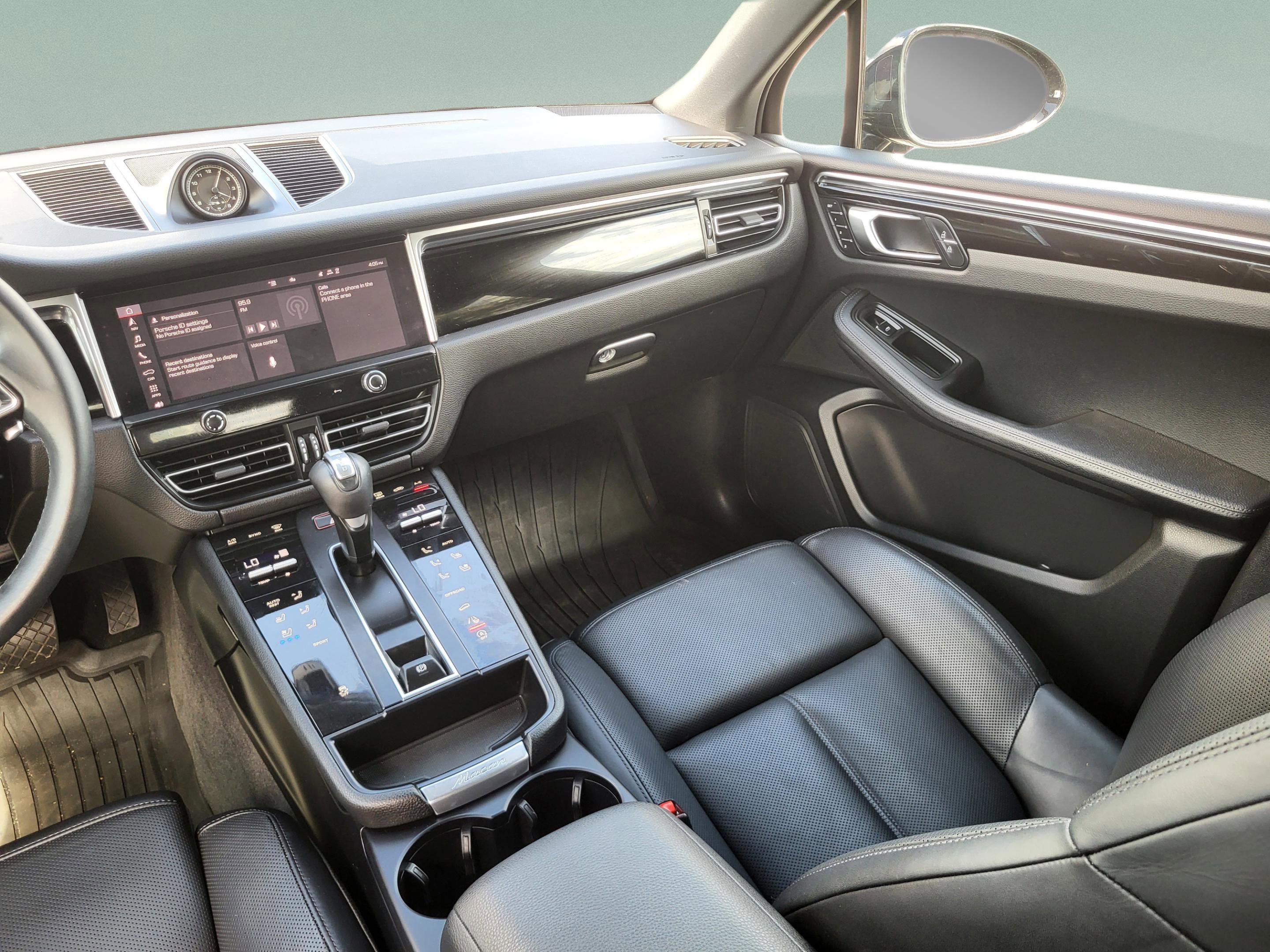 Used 2023 Porsche Macan AWD/4WD image 34