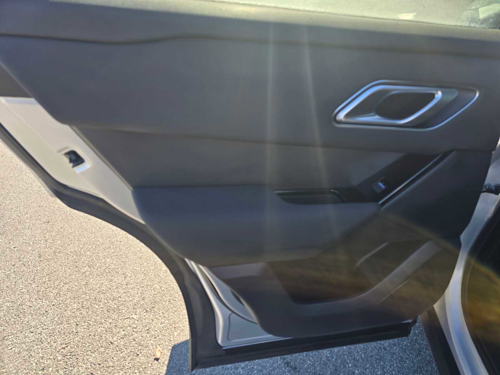 Used 2025 Land Rover Range Rover Velar Dynamic SE image 19