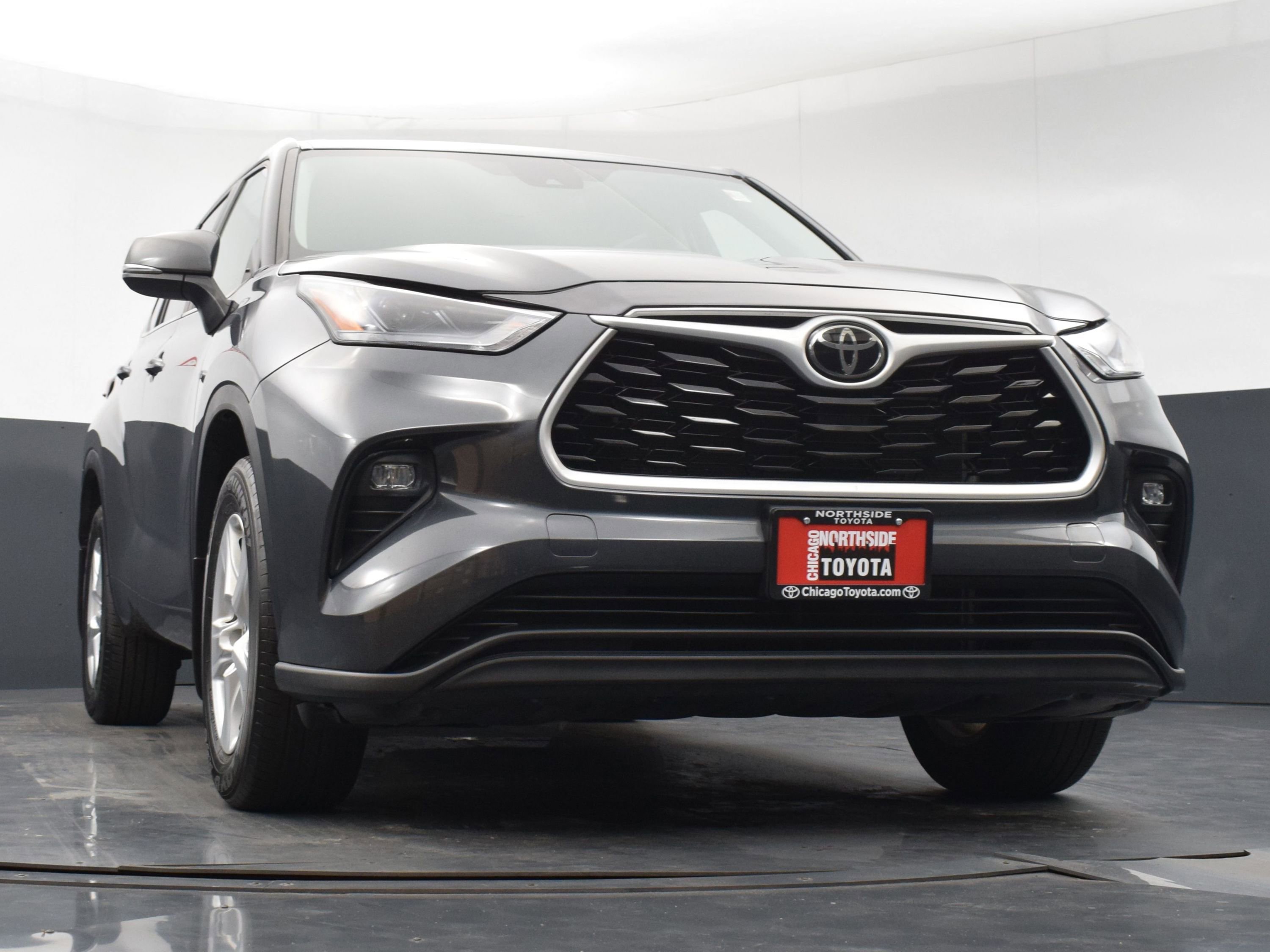 Used 2024 Toyota Highlander LE image 31