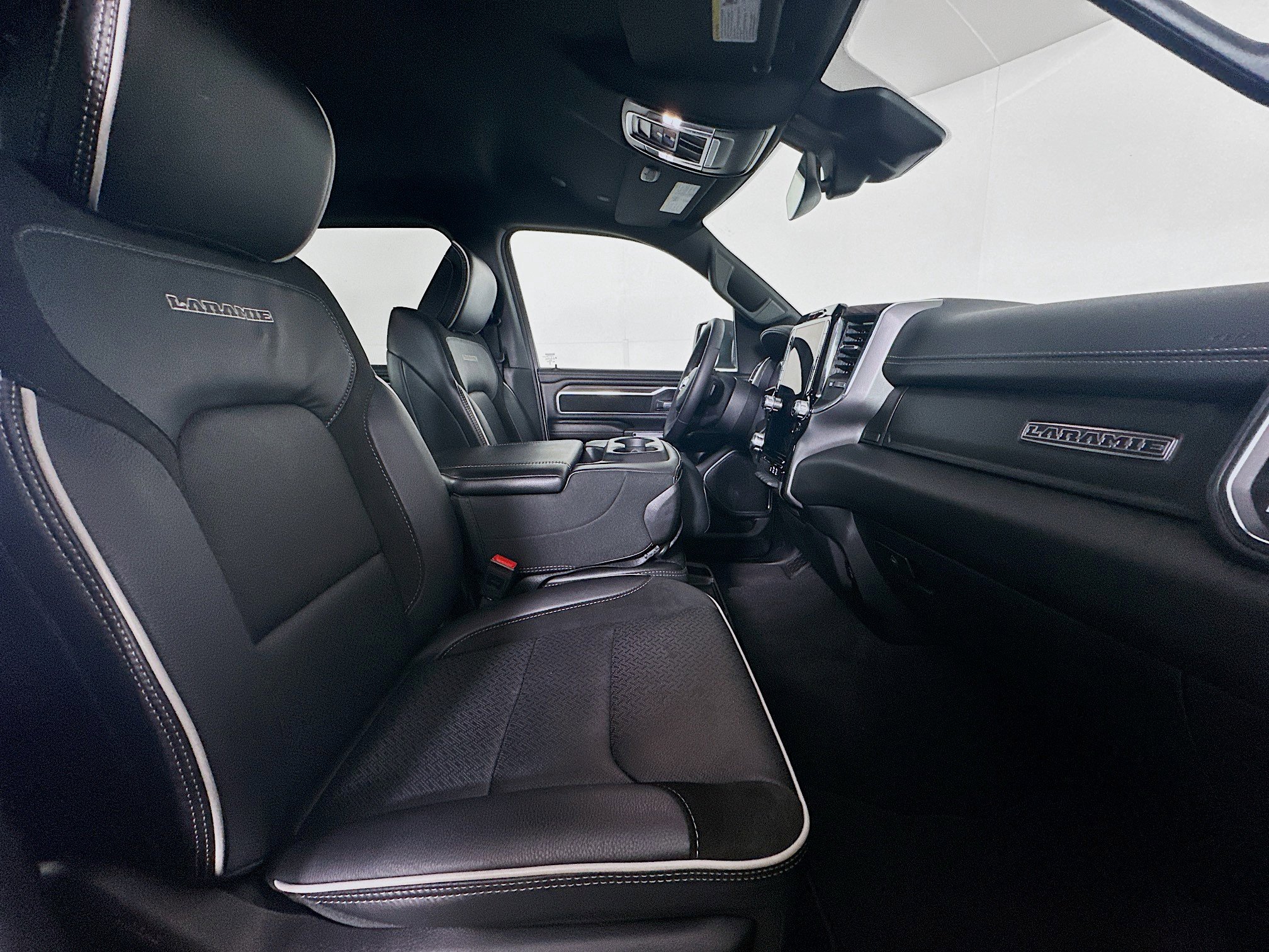 Used 2025 RAM 1500 Laramie image 31