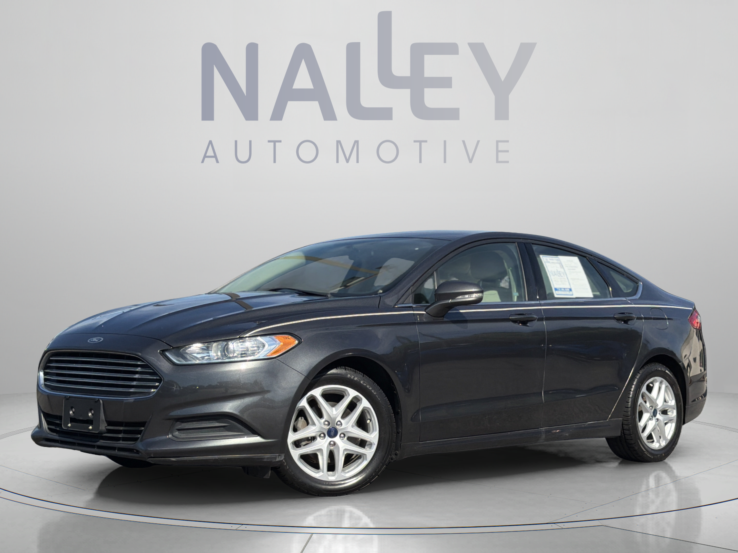 Used 2015 Ford Fusion SE FWD image 1
