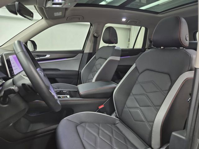 Used 2025 Volkswagen Atlas Peak Edition SE AWD/4WD image 22