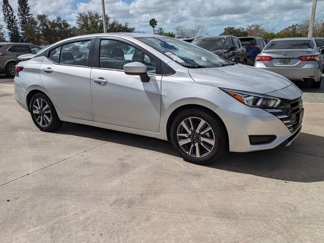 Used 2023 Nissan Versa SV image 2