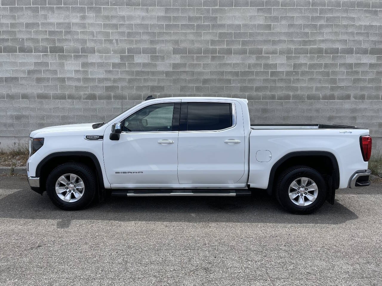 Used 2022 GMC Sierra 1500 SLE AWD/4WD image 8