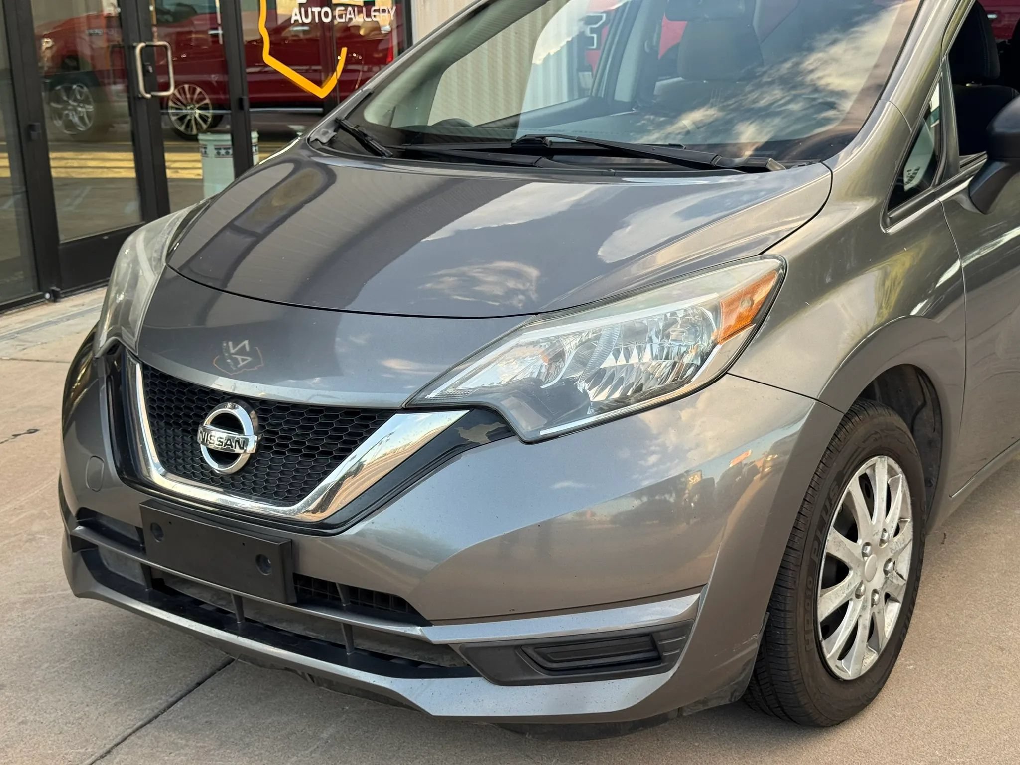 Used 2018 Nissan Versa Note FWD image 30