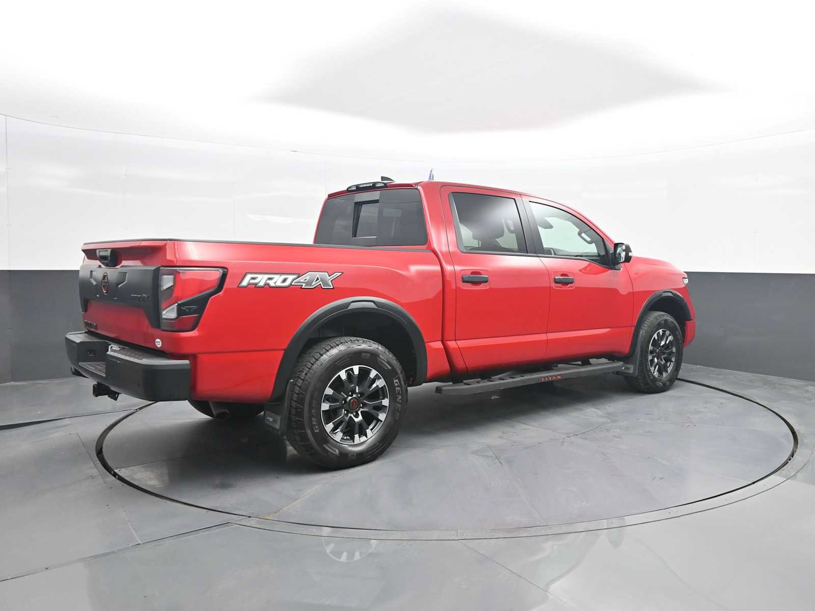 Used 2024 Nissan Titan PRO-4X w/ Pro-4x Convenience Package AWD/4WD image 5
