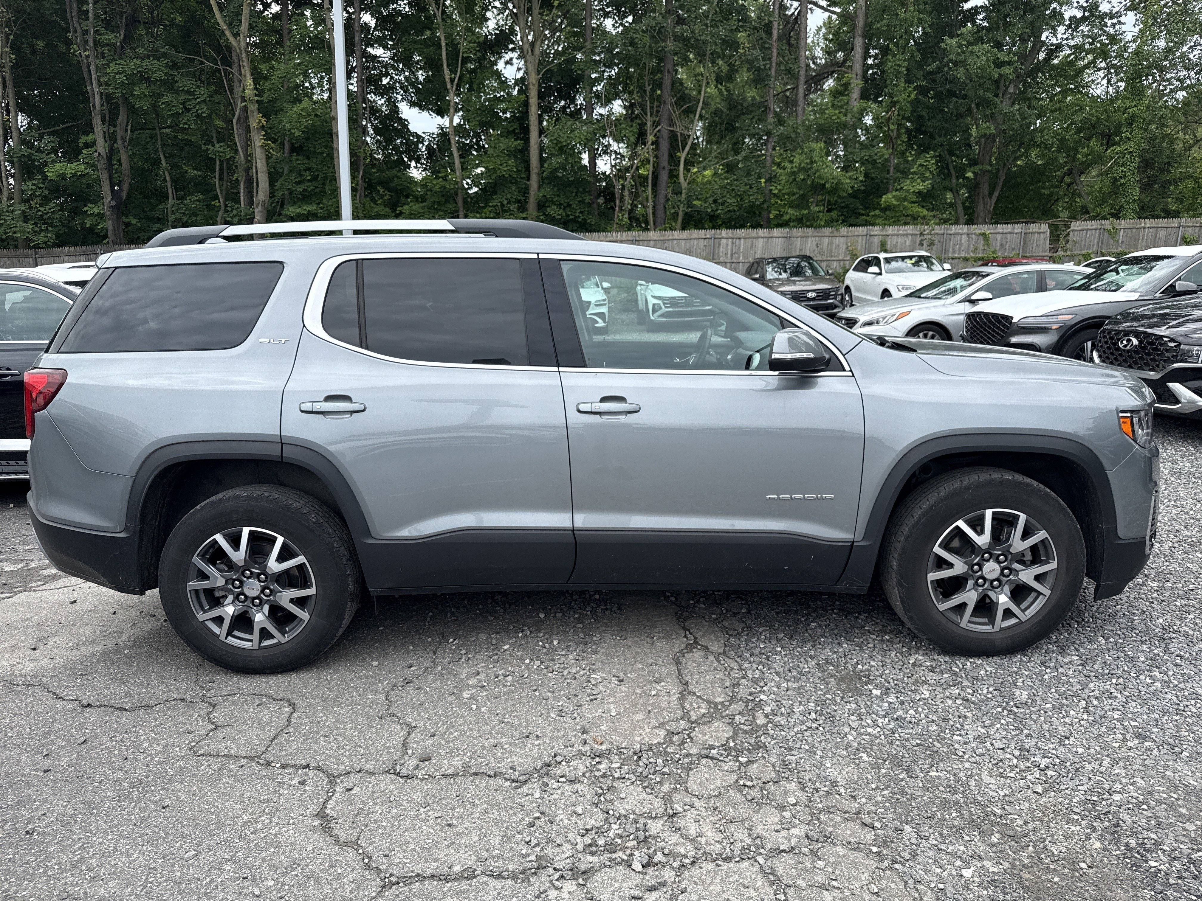 Used 2023 GMC Acadia SLT w/ Preferred Package AWD/4WD image 8