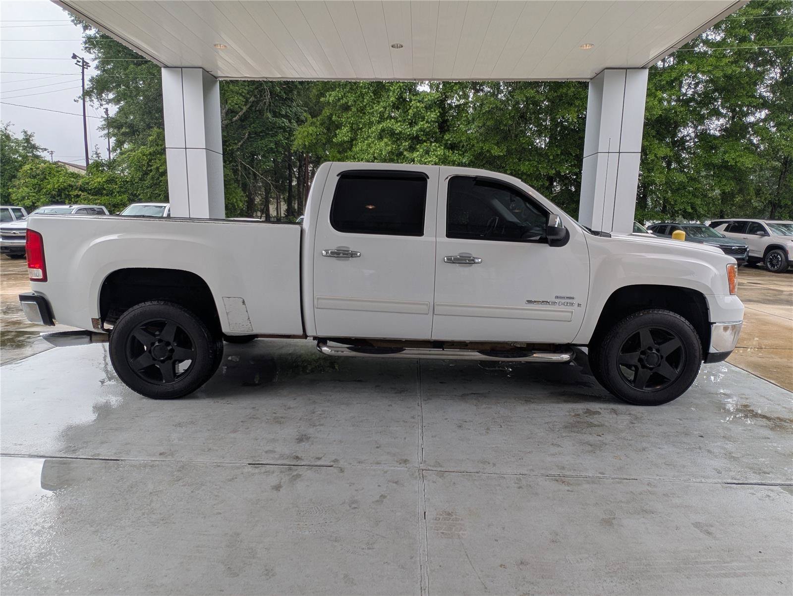 Used 2007 GMC Sierra 2500 SLE w/ EZ-Lift Tailgate Package RWD image 9