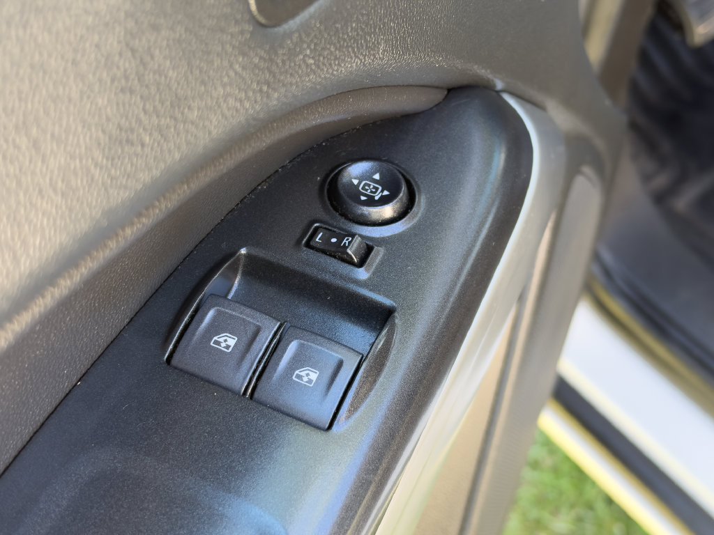 Used 2022 Chevrolet Colorado LT w/ Fleet Safety Package RWD image 16