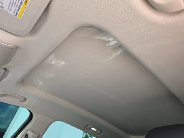 Certified 2021 Buick Envision Avenir w/ Technology Package II FWD image 19