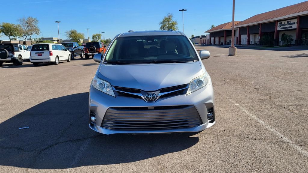Used 2018 Toyota Sienna XLE w/ XLE Navigation Package image 3