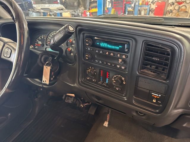 Used 2007 Chevrolet Silverado 2500 LT w/ Heavy-Duty Power Package AWD/4WD image 13