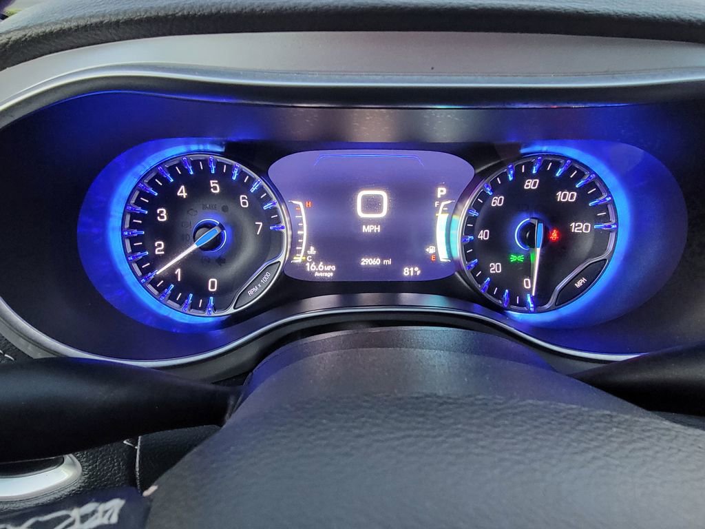 Used 2025 Chrysler Pacifica Limited FWD image 14