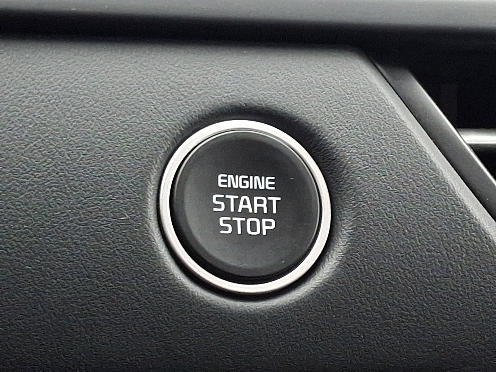 Certified 2025 Kia Seltos SX w/ SX Sunroof Package image 24