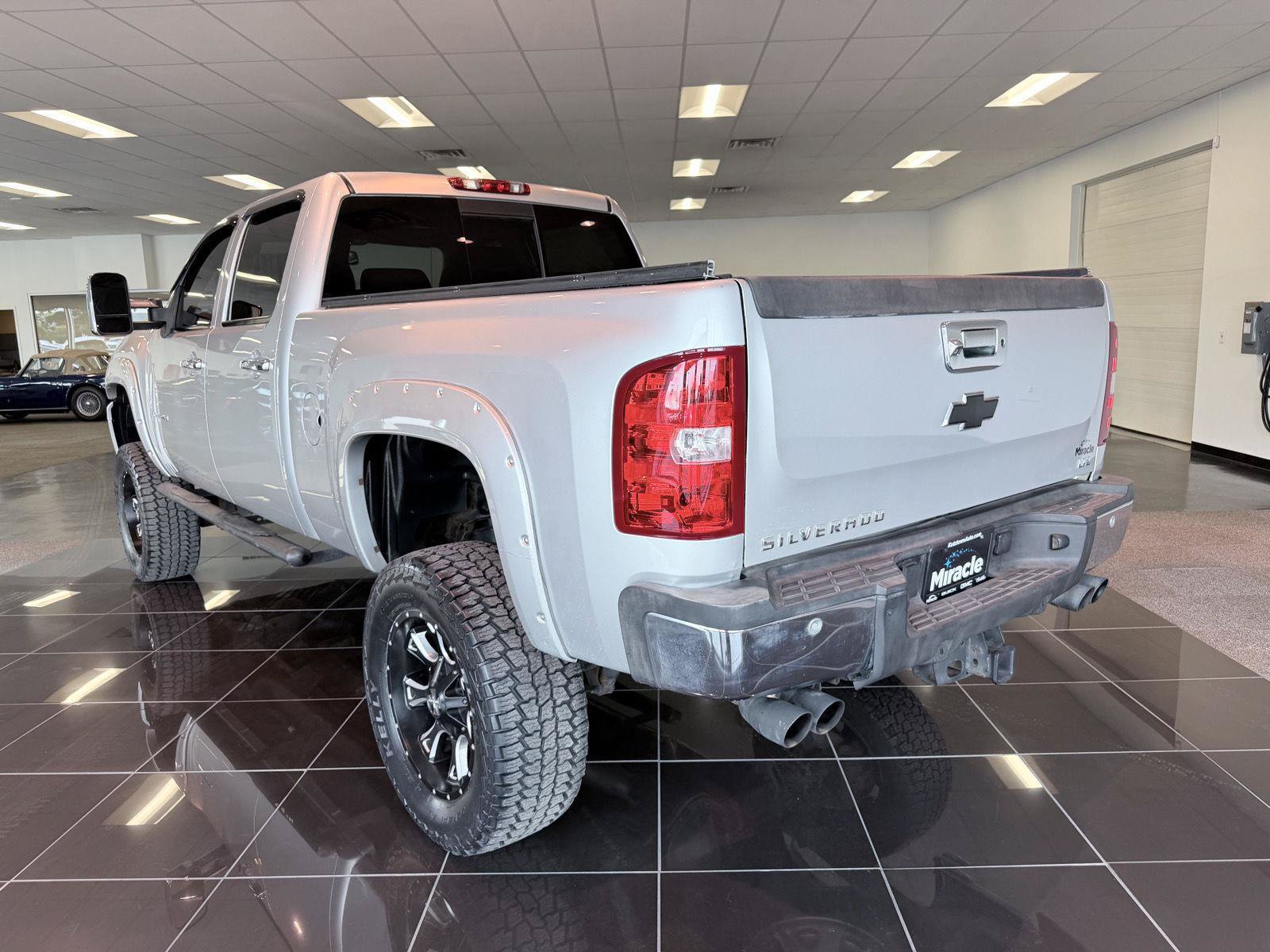 Used 2014 Chevrolet Silverado 2500 LTZ w/ LTZ Plus Package AWD/4WD image 5
