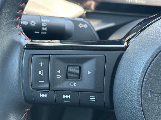 Used 2025 Nissan Kicks SR FWD image 18