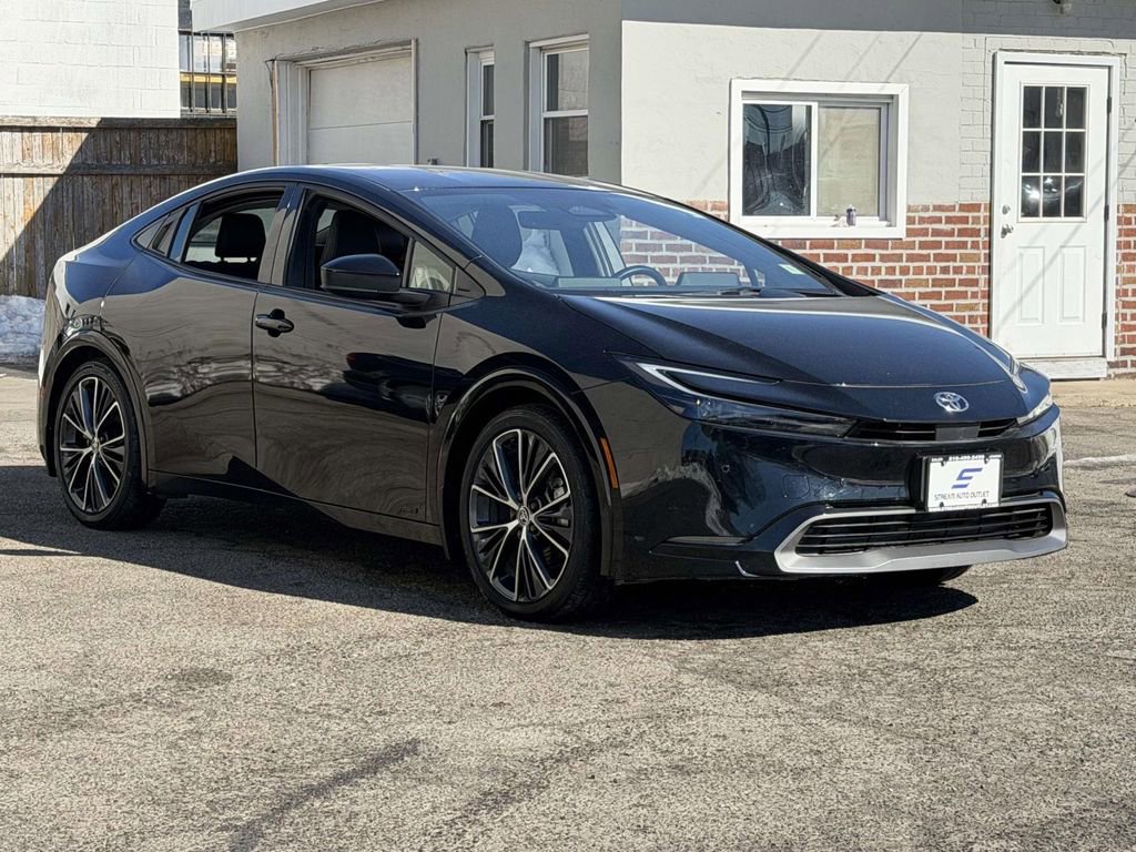 Used 2024 Toyota Prius XLE image 1