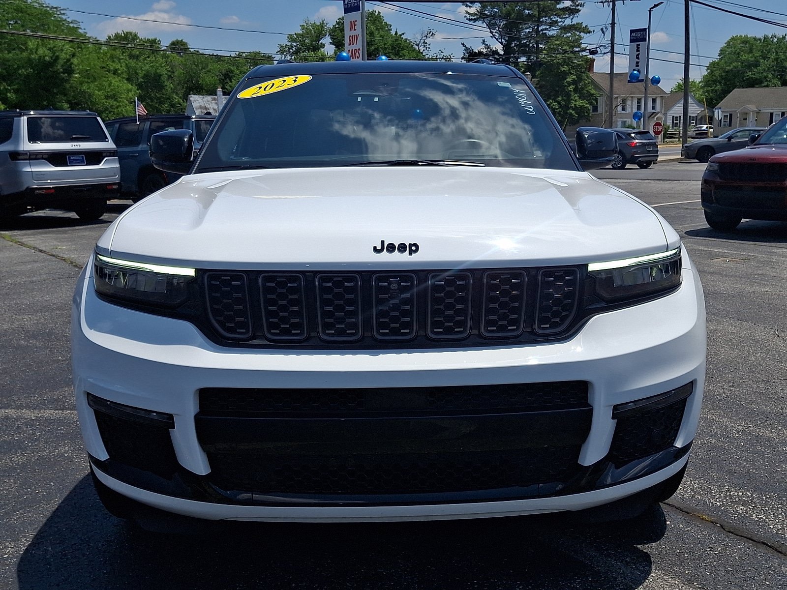 Used 2023 Jeep Grand Cherokee L Summit AWD/4WD image 2