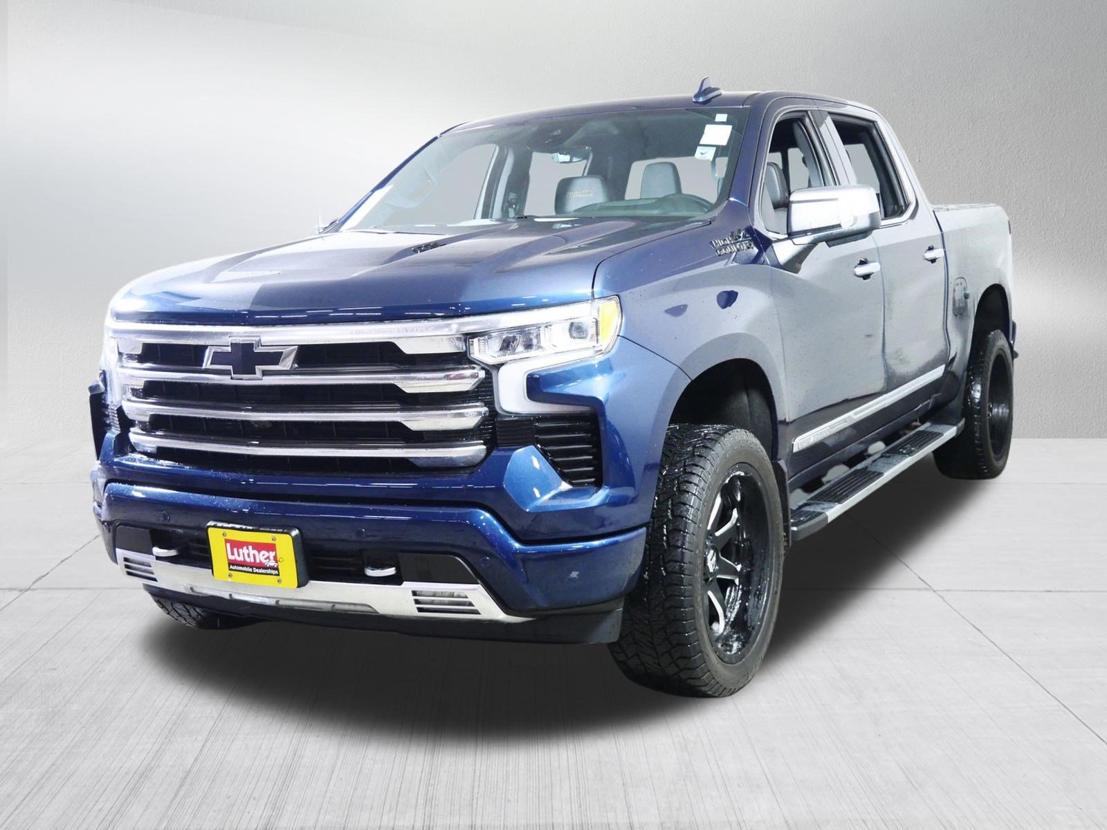 Used 2023 Chevrolet Silverado 1500 High Country w/ Technology Package image 3