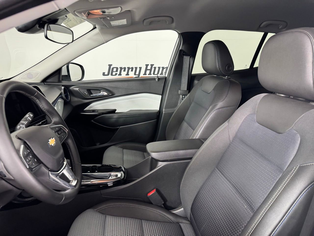 Used 2025 Chevrolet Trax LT w/ LT Convenience Package FWD image 13