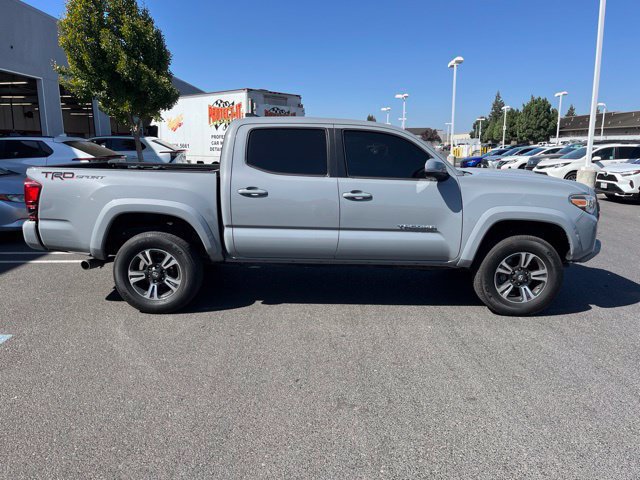 Used 2019 Toyota Tacoma TRD Sport w/ Technology Package RWD image 2