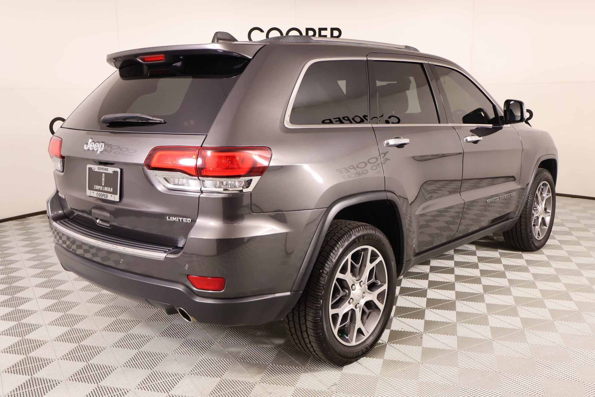 Used 2020 Jeep Grand Cherokee Limited w/ Luxury Group II AWD/4WD image 22