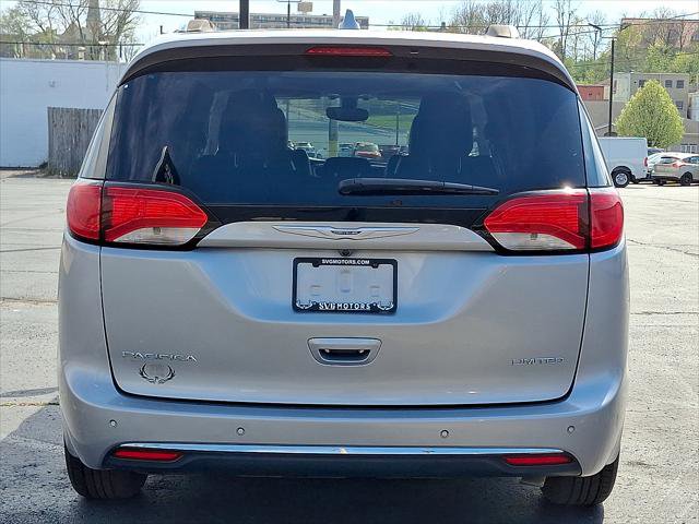 Used 2020 Chrysler Pacifica Limited FWD image 15