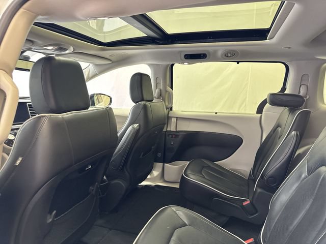 Used 2023 Chrysler Pacifica Limited FWD image 14
