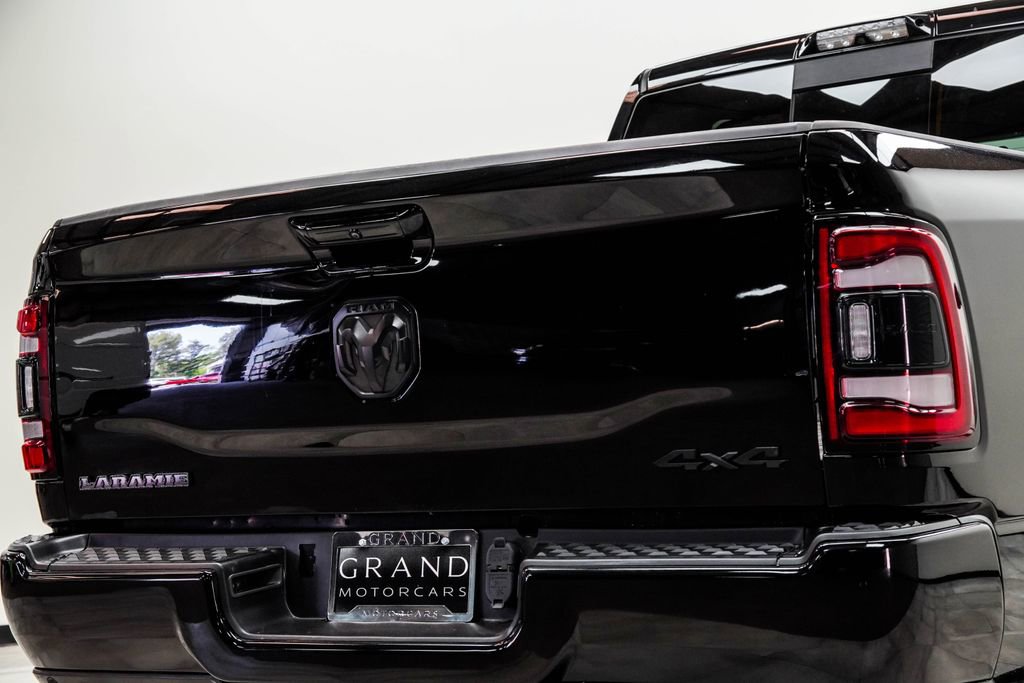 Used 2019 RAM 3500 Laramie w/ Black Appearance Package AWD/4WD image 13