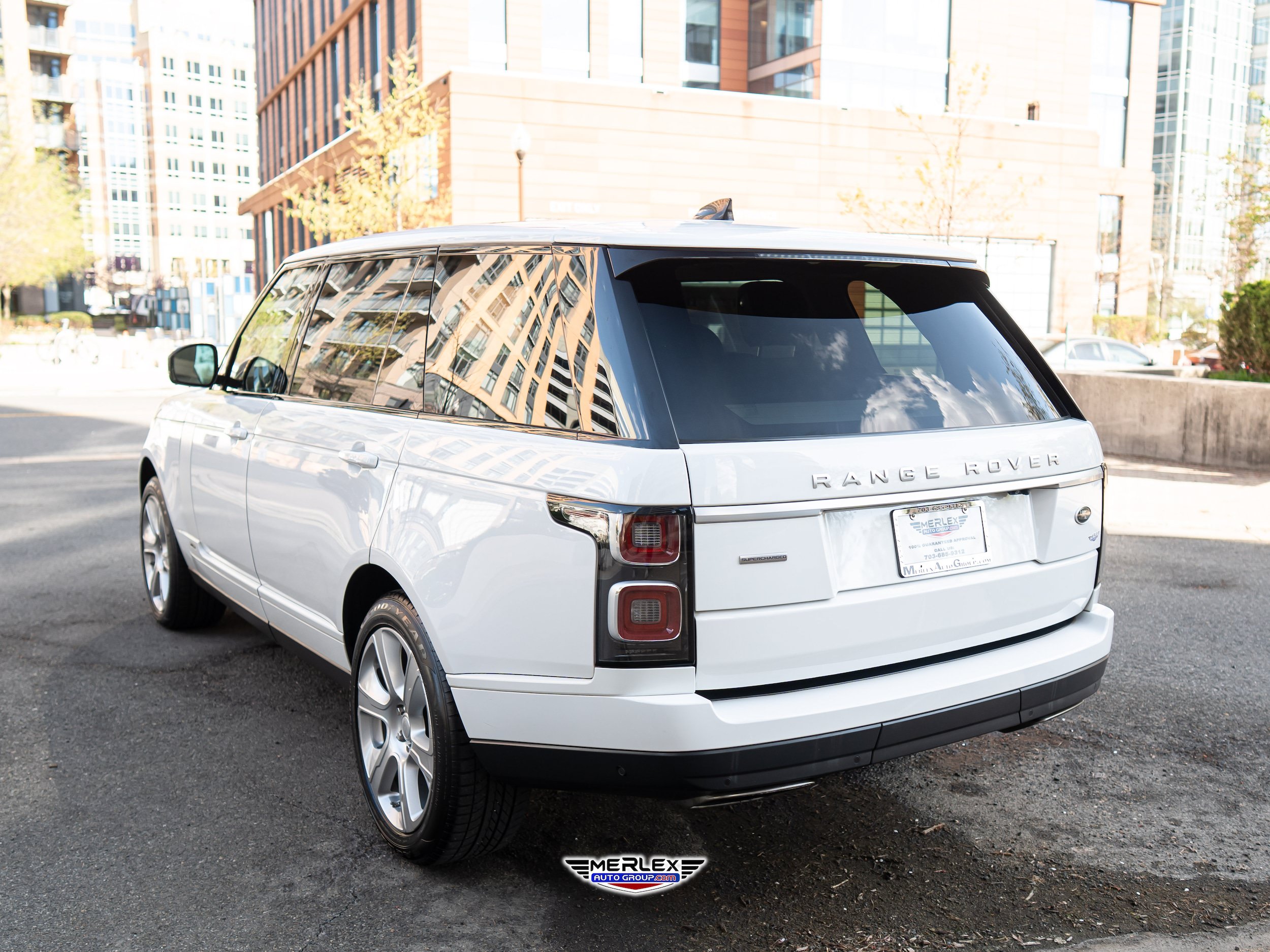 Used 2018 Land Rover Range Rover Long Wheelbase Supercharged AWD/4WD image 5