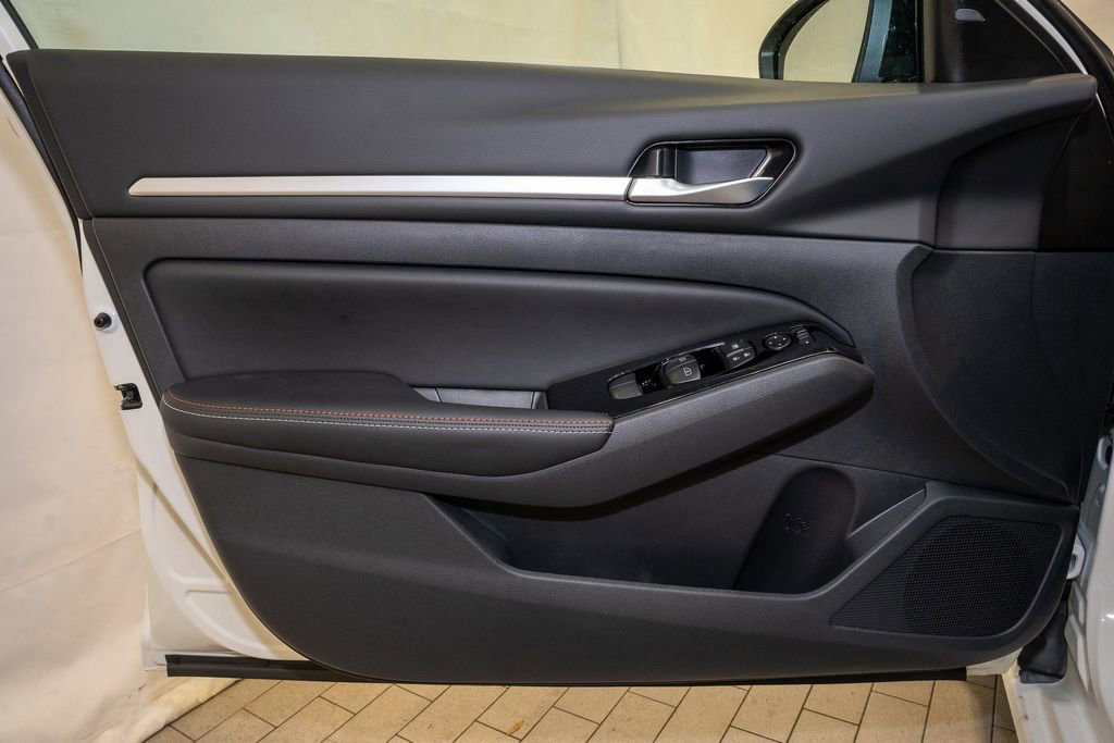 New 2025 Nissan Altima 2.5 SR w/ SR Premium Package image 12